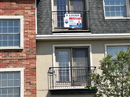 Condo à Ste-Thérèse en face de la gare