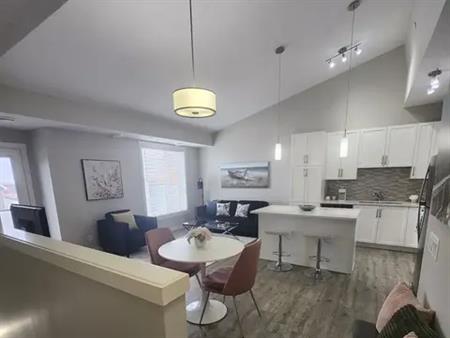 MODERN STYLE BUNGALOW TOWNHOUSE WITH VAULTED CEILING AVAILABLE FOR RENT | 255 Livingston Common NE, Calgary