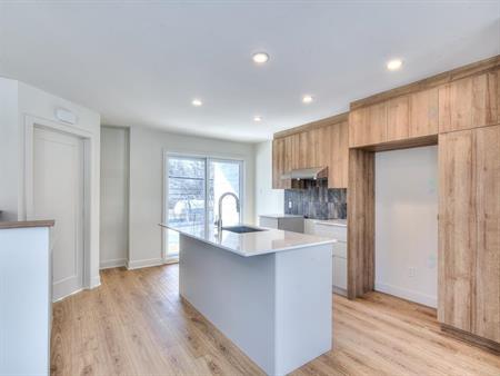 Immense 4-1/2 sur deux étages + stationnement intérieur à Terrebonne/Lorraine/Blainville - LUXE