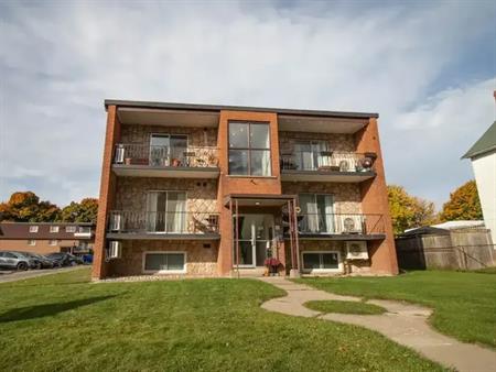 81 Empire Street - 1 | 81 Empire Street -, Welland