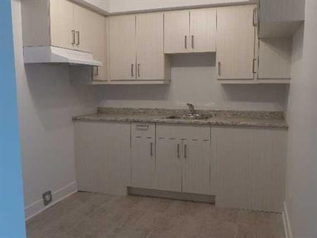 Repentigny -3 1/2 - Appartement Rénové - Piscine - Juillet