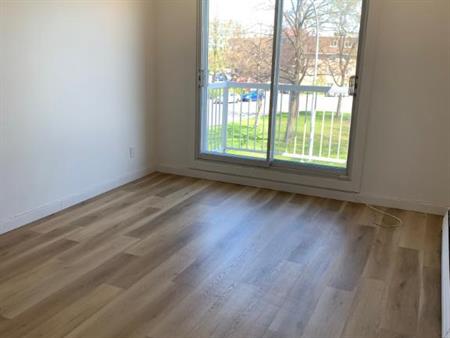 4 1/2 à louer à Longueuil (entièrement rénové)