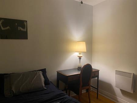 Jolie Chambre Format écono (fa#) 610$