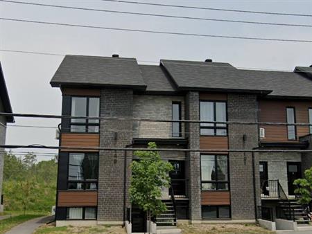 189 Chemin Mcconnell (Aylmer) Superbe Appartement 5 1/2 Chauffé & Éclairé