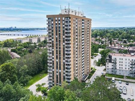 Beau Condo à Louer
