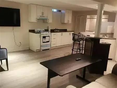 11 HIALEAH CRES CRESCENT E | 11 HIALEAH CRES CRESCENT E, Whitby