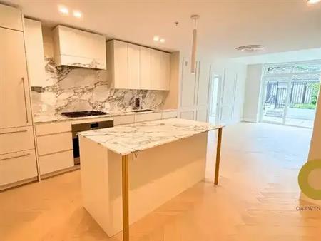Luxurious HUGE Patio 1 Bed and Den In Point Grey!! | 3668 West 10th Avenue, Vancouver