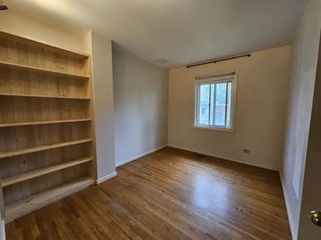 3-Bed in Banff Trail | Vaulted Ceilings | Near Transit, UCalgary & SAIT | 2416 21 Street Northwest, Calgary