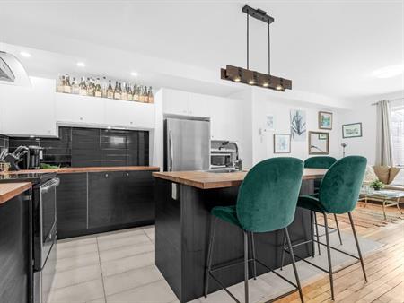 Août - 5.5 - 2 chambres + bureau - Style condo *2021* + 2 STAT et petit cour privée