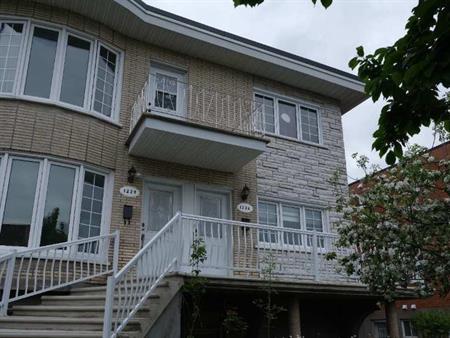 Grand 5 ½ à louer à Chomedey – Emplacement idéal!