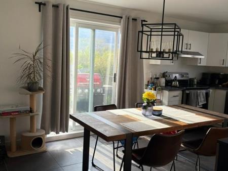 Grand logement 5 1/2 à louer, Chambly, Québec