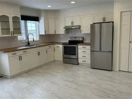 RENOVATED 3 BED 1.5 BATH 1100sqft MAINFLOOR | Calgary