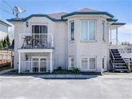 Buckingham, Beau 5 1/2 à louer, 1018 Rue Georges secteur idéal!