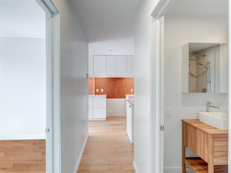 NOUVEAU 4 ½ Haut De Triplex + Terrasse