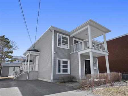 Grand 4 Et Demi à Granby Situé Près De T