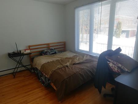 1er Juillet Près Université Cégep Garnea