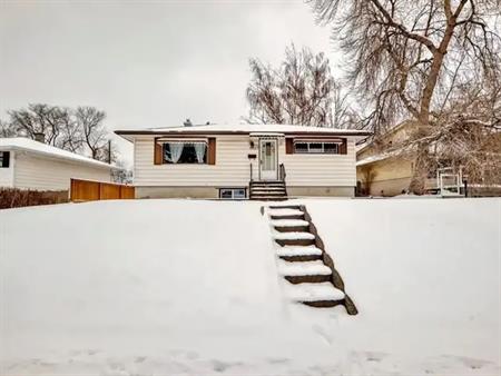 Cozy 2 bedroom main floor / 2 bedroom basement legal suite | Calgary