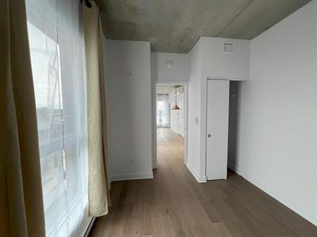Condo deux chambre neuf, avec garage souterrain