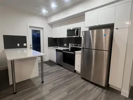 Sparkling Townhouse with 2 free parking spots | 9 - 446 Allard Boulevard Southwest, Edmonton