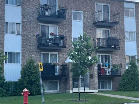 ST-HUBERT 4 1/2 LOUER TOUT RÉNOVÉ PRES TOUT
