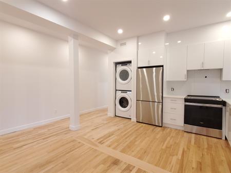4.5 Neuf Et Terrase Privée à Rosemont!