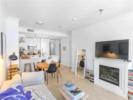 Obsold- Modern 1BR Suite at Trophy at the Pier | 1 year min | 199 Victory Ship Way, North Vancouver