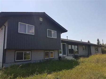 4 Acre house 3700 sq. /ft. stable 25 mins DT Chestermer Area! :) | 280113 235A Twp RD, Chestermere