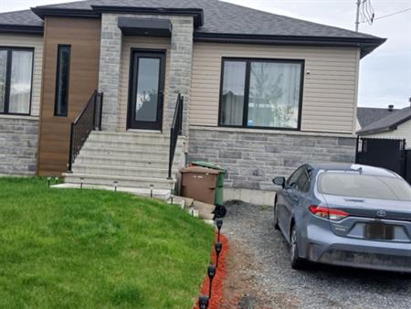Maison Neuve à Louer En Colocation