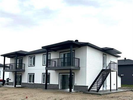 Appartement à louer à St-Félicien, 4 1/2, construit en 2025, à proximité des services.