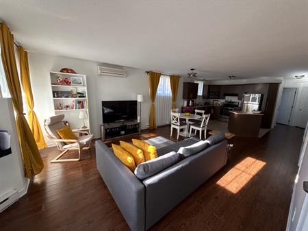 Spacieux Condo De 2 Chambres à Louer