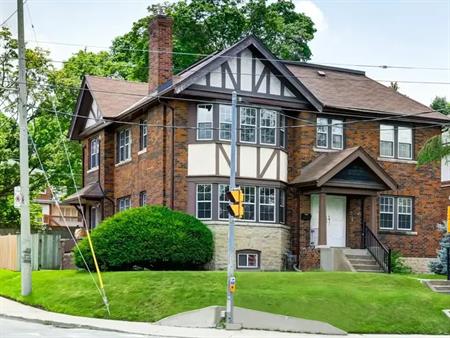 LAWRENCE | 89 LAWRENCE AVENUE EAST, Toronto