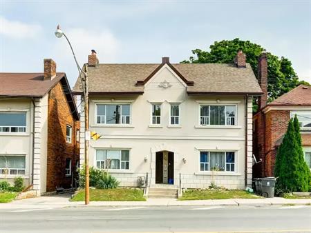 AVENUE | 1127 AVENUE ROAD, Toronto