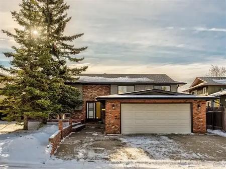 Main Floor Unit with spacious 3 Bed & 2 Full Bathrooms | 107 Ranchero Place Northwest, Calgary