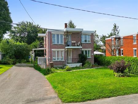 Grand 5 1/2 a Cowansville, bas de Duplex