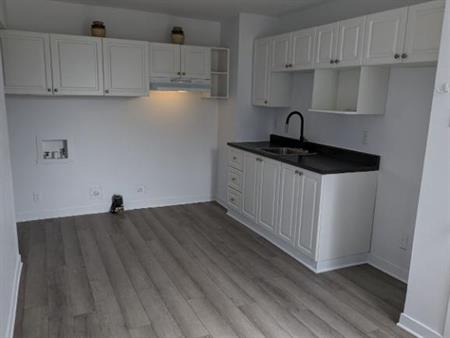 4 1/2 Laval Ouest