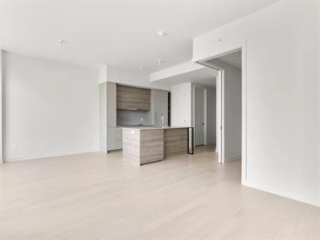Luxueux 2+1 Cac Avec Balcon! Garage!