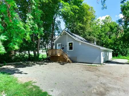 MEMORIAL | 138 Memorial Avenue, Orillia