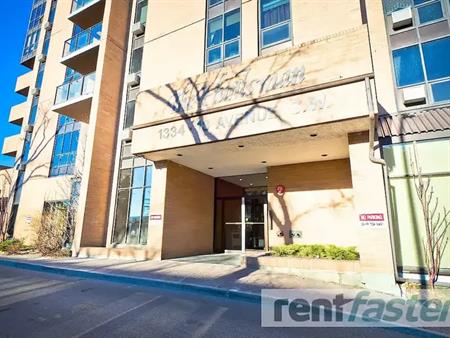 Cozy 1 bedroom+den condo downtown (comes with AC, parking and insuite laundry) | 606 - 1334 13 ave SW, Calgary