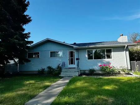 6 bedrooms house | 15809 89 Avenue Northwest, Edmonton