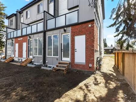 The Patio Residences: Rare Main Floor 1 Bed & Bath Townhomes in Banff Trail | 5B - 2202 25 Avenue Northwest, Calgary