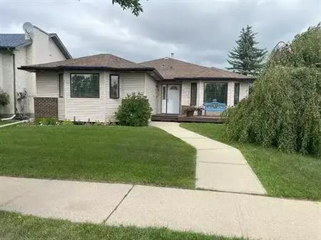 Sherwood Park Large 3 Bedroom Bungalow for Rent in Cloverbar Ranch | 801 Jim Common Drive North, Sherwood Park