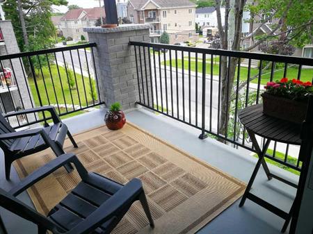 APPARTEMENT 4 1/2 -- STYLE CONDO