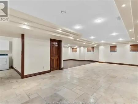 4825 BARCELONA | 4825 BARCELONA, Windsor