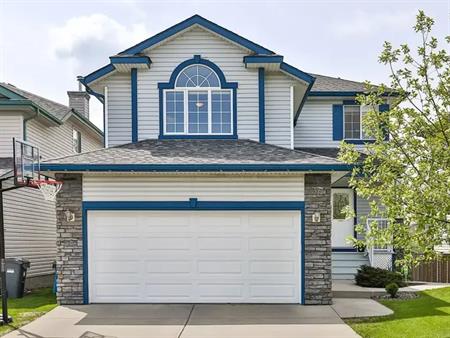 Very clean recently renovated 4 bedroom 3.5 bath house in Citadel | Calgary