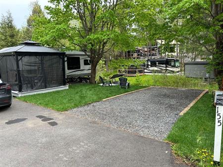 Terrain à vendre, Camping Parc Bromont, Bord de ruisseau