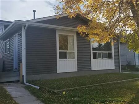 SPACIOUS SINGLE HOME FOR SMALL FAMILY | Calgary
