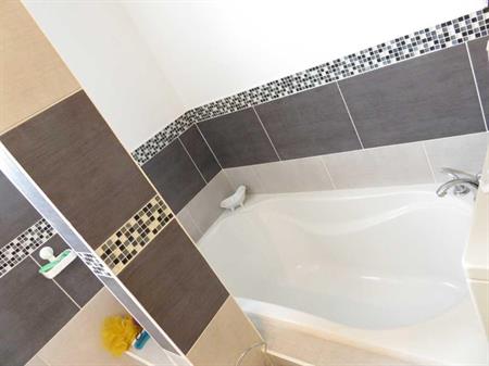 Grand 5 ½ 2em d'un duplex, Balcon, 1000 pi2, parking ext, appartement 5 1/2 Laval Duvernay