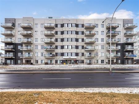 CONDO DIX30 TRES PROPRE GARAGE INTERIEUR