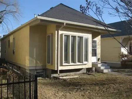 Sunnyside 2 Bedroom Basement Suite - Near LRT | 913 3rd Ave NW, Calgary