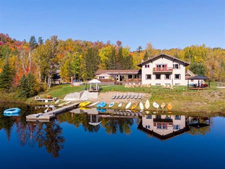 mmense chalet ( Auberge ) Laurentides